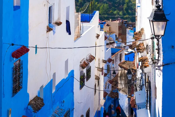 Calle en la ciudad azul medina en Chefchaouen, Marruecos, África —  Fotos de Stock