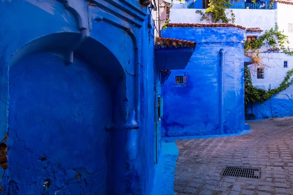 シャウエン、モロッコ、アフリカの青のメディナの美しい青い通り — ストック写真