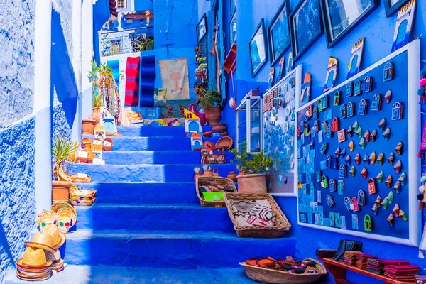 Calle en la ciudad azul medina en Chefchaouen, Marruecos, África — Foto de Stock