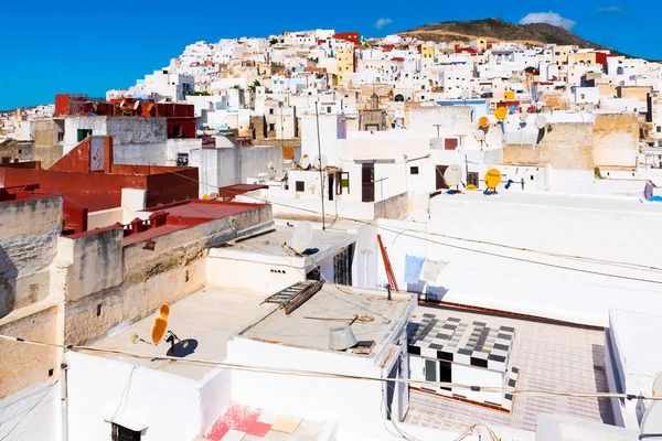 Bella vista della medina di colore bianco o la città di Tetouan, Marocco, Africa — Foto Stock