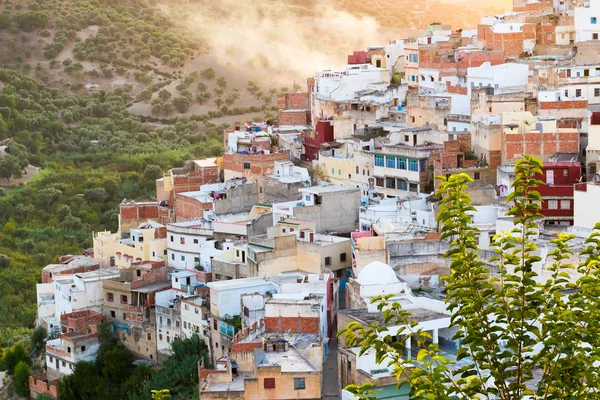 Hermosa vista al atardecer de la ciudad santa de Moulay Idris cerca Volubilis, Marruecos —  Fotos de Stock