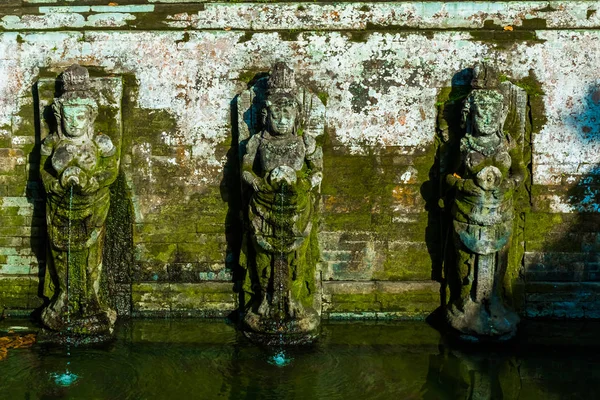 Statues de l'ancien temple balinais Goa Gajah, grotte d'éléphants à Bali, Unesco, Indonésie — Photo