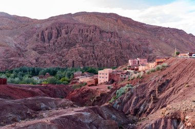 Fas, Kasbah Dades Vadisi güller Vadisi olarak da bilinir. Dades Nehri