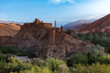 Fas, Kasbah Dades Vadisi güller Vadisi olarak da bilinir. Dades Nehri