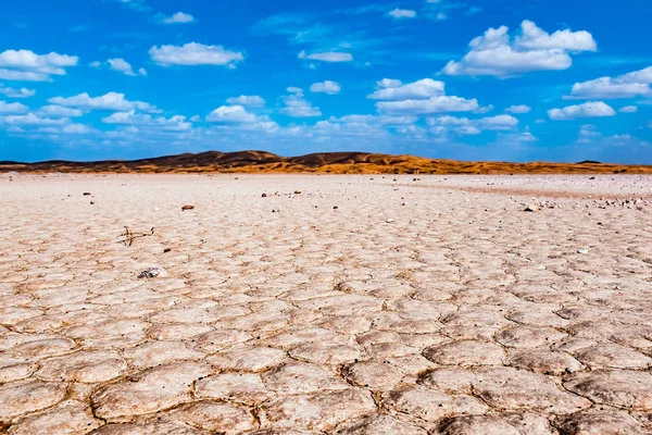 Desierto seco agrietado, desierto del Sahara, Merzouga, Marruecos, África — Foto de Stock