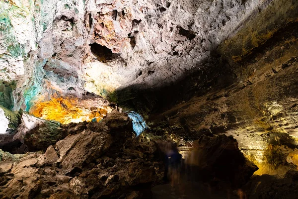 洞穴室在 cueva de los verdes, 一个惊人的熔岩管和西班牙兰萨罗特岛的旅游景点 — 图库照片