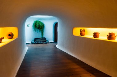 Cesar Manrique tarafından yapılan Mirador del Rio 'nun içi. Lanzarote, Kanarya Adaları, İspanya' dan bir sanatçı..