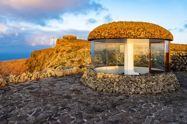 Magozott épület El Mirador del Rio-ban Lanzarote készítette: Cesar Manrique, Lanzarote, Canary Islands, Spanyolország — Stock Fotó