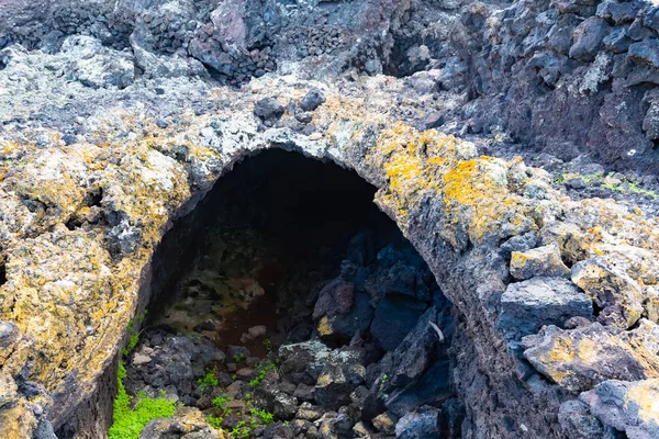 Vulcanic tunnel cave in the Lava field near to tourist walking road to vulcano Caldera Blanca, Lanzarote, Canary Islands, Spain — Stock Photo, Image