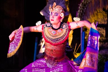 19 Nisan 2018 'de Ubud, Bali, Endonezya' da Legong geleneksel Balili dansı.