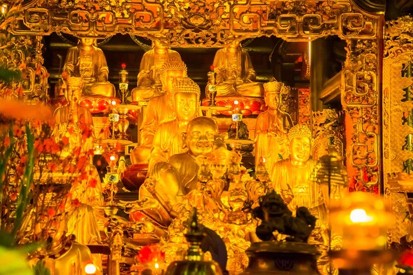 Buddha Oro Del Tempio Buddista Tran Quoc Pagoda Simbolo Hanoi — Foto Stock