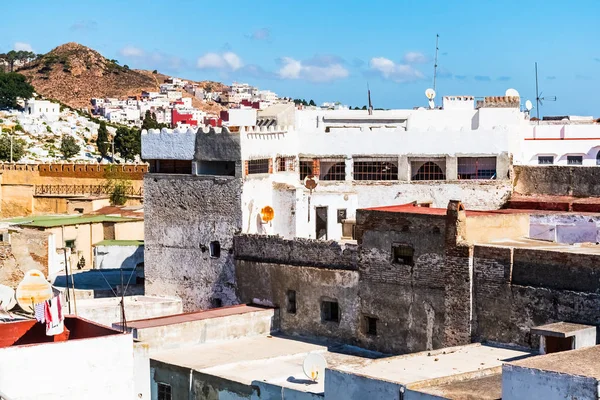 Gyönyörű kilátás a fehér színes medina o Tetouan city, Marokkó, Afrika — Stock Fotó