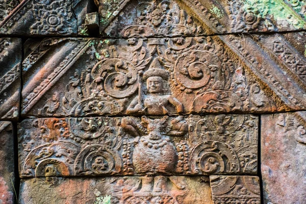 古老建筑群的美丽的老浮雕, 柬埔寨 — 图库照片