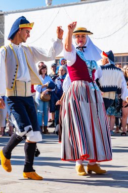 Lanzarote, 15 Aralık 2018 - geleneksel dresst insanlar eski kasaba Teguise Lanzarote Adası İspanya'nın Kanarya Adaları üzerinde bir folklor fuarında.