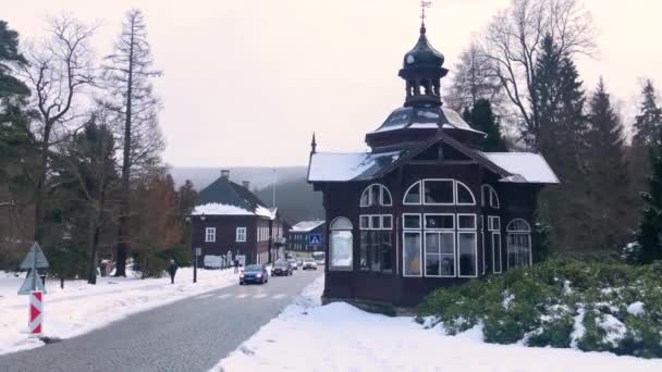 KARLOVA STUDANKA, Чешская Республика - DEC 30, 2018: Mountain Spa Karlova Studanka, Jeseniky mountains, Europe, Czech Republic, 4k footage video — стоковое видео