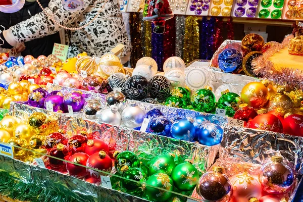 Beautiful colorful christmas decorations and balls in Wien Rathaus Market, Austria — Stock Photo, Image
