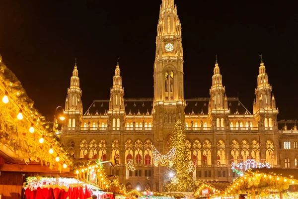Noel Pazarı Önünde Rathaus Viyana Belediye Binası Avusturya — Stok fotoğraf
