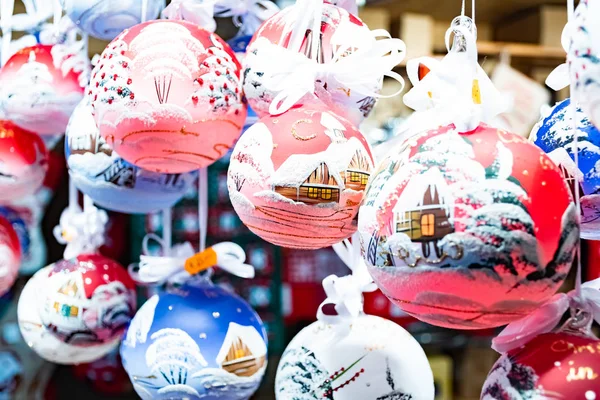 Schöne Bunte Weihnachtsdekorationen Und Kugeln Auf Dem Wien Rathaus Markt — Stockfoto