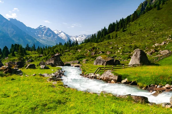 Bellissimo Paesaggio Estivo Montagne Acqua Dolce Nel Fiume Alpi Tirolesi — Foto Stock