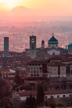 Castello di San Vigilio, İtalya'dan Bergamo Lombardy ana sights gündoğumu sabah güzel Ortaçağ kenti