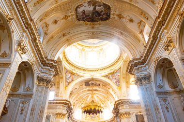 Bergamo, İtalya - 25 Ocak 2019 - Citta Alta 'daki Katedralin İçi, Kattedrale di Bergamo, Roma Katolik katedrali..