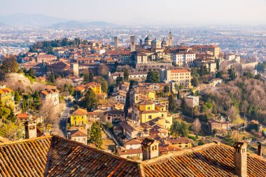 İtalya - güzel Ortaçağ kenti Bergamo, bakış açısı, Lombardiya, İtalya, Avrupa'dan Citta Alta yerlerinden.