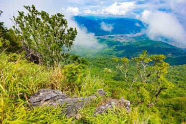 Güzel dağlar manzara bakış açısı yakınındaki Chiang Rai, Kuzey Tayland Doi Pha Tang