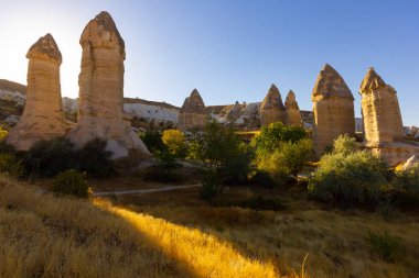 Magic form kumtaşı kaya Göreme Köyü, Kapadokya yakınındaki güzel manzara