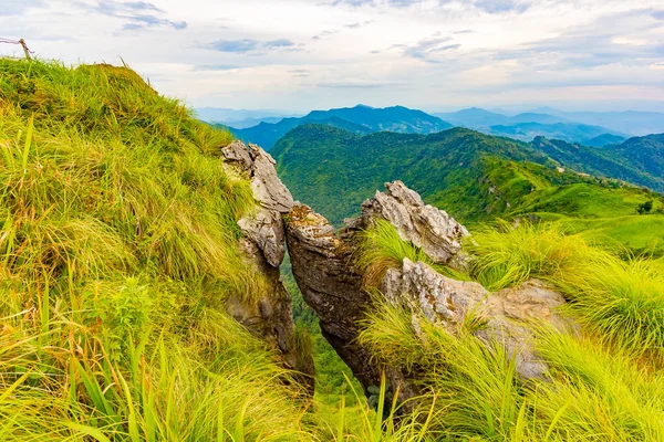 Landscape scene from the peak of mountain and mist at Phu Chi fa close to Chiang Rai, Thailand — Stock Photo, Image