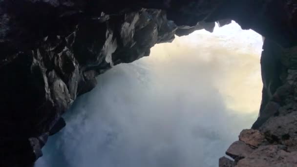 Geërodeerde vulkanische zee grotten en kliffen op Los Hervideros in Lanzarote, Canarische eilanden, Spanje, 4 k beelden video — Stockvideo