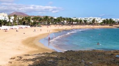Costa Teguise plaj, Lanzarote, Kanarya Adaları, İspanya, 4 k görüntüleri video