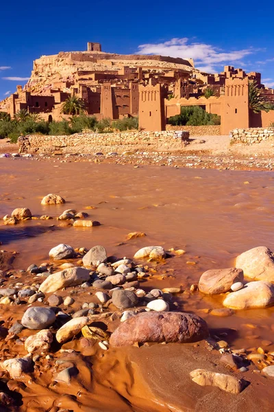 Hermosa antigua ciudad antigua Ait Benhaddou cerca de Ouarzazate, Atlas, Marruecos — Foto de Stock