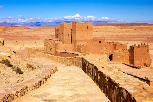 Hermosa antigua ciudad antigua Ait Benhaddou cerca de Ouarzazate, Atlas, Marruecos — Foto de Stock
