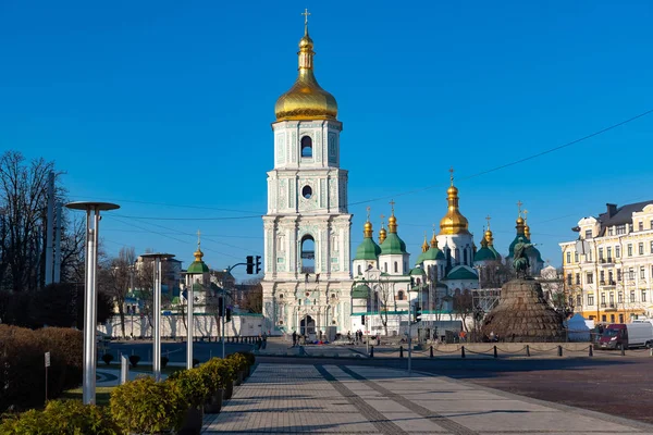 Campanario de Sofía de Kiev, que es un monumento de la arquitectura ucraniana en el, Kiev, Ucrania — Foto de Stock