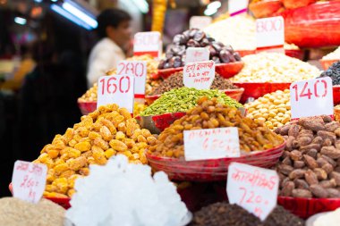 Yeni Delhi, Hindistan yerel baharatlı çarşıgeleneksel baharat, kuru meyve ve fındık