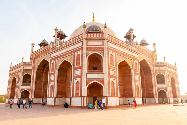 Delhi, indien, 30. märz 2019 - humayuns grab ist das grab des mogulkaisers humayun in delhi, indien. Das Grab wurde von Humayuns erster Frau und Chefgemahlin, Kaiserin Bega Begum, in Auftrag gegeben — Stockfoto