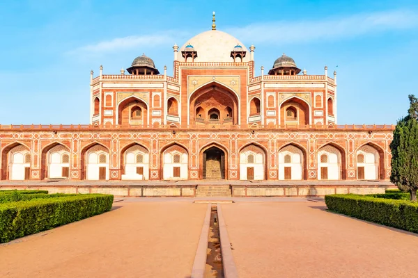 Delhi, indien, 30. märz 2019 - humayuns grab ist das grab des mogulkaisers humayun in delhi, indien. Das Grab wurde von Humayuns erster Frau und Chefgemahlin, Kaiserin Bega Begum, in Auftrag gegeben — Stockfoto
