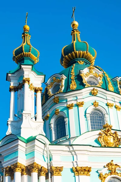 Hermosa arquitectura de la Iglesia de San Andrés, Kiev, Ucrania — Foto de Stock