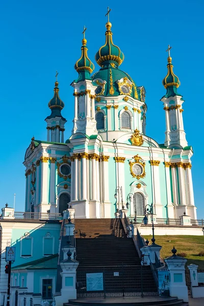 Hermosa arquitectura de la Iglesia de San Andrés, Kiev, Ucrania — Foto de Stock