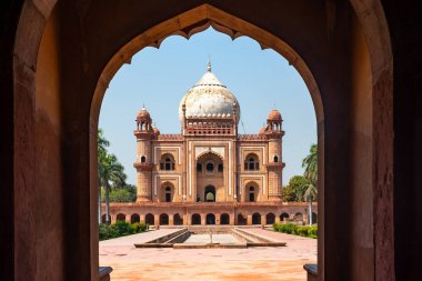 Giriş kapısından Safdarjung Mezarı görünümü, Yeni Delhi, Hindistan