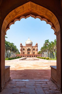 Giriş kapısından Safdarjung Mezarı görünümü, Yeni Delhi, Hindistan
