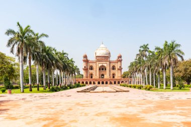 Güzel Safdarjungs Türbesi, Yeni Delhi, Hindistan'da kumtaşı ve mermer mozole