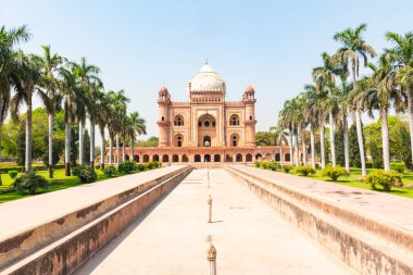 Güzel Safdarjungs Türbesi, Yeni Delhi, Hindistan'da kumtaşı ve mermer mozole