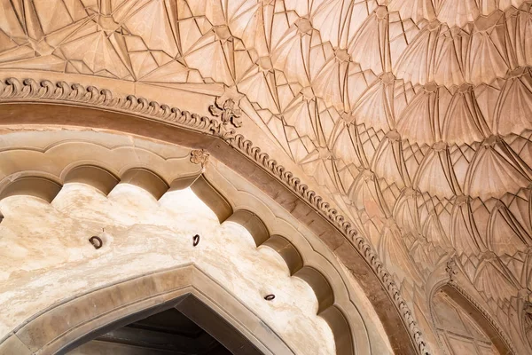 Bela arquitetura da cúpula de teto no túmulo Safdarjungs, Delhi, Índia — Fotografia de Stock