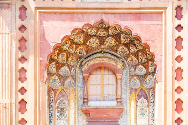 Beautiful architecture of Ceiling dome at Safdarjungs tomb, Delhi, India — Stock Photo, Image