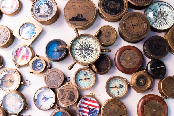 Beautiful and colorful vintage compasses, travel background — Stock Photo, Image