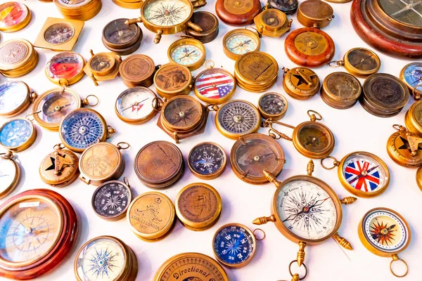 Beautiful and colorful vintage compasses, travel background — Stock Photo, Image