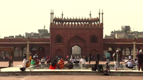 Delhi, Indie, 30 mar 2019-Meczet Jama Masjid, Delhi. Spektakularna architektura wielkiego piątkowego meczetu Jama Masjid, materiał wideo 4K — Wideo stockowe