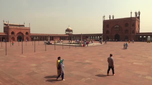 Delhi, Índia, 30 MAR 2019 - Mesquita Jama Masjid, Delhi. A arquitetura espetacular da Grande Mesquita de Sexta-Feira Jama Masjid, vídeo de filmagem 4k — Vídeo de Stock
