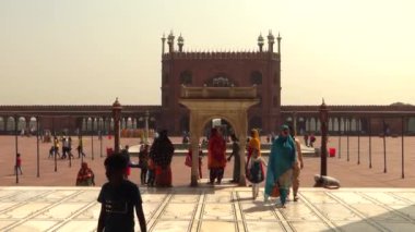 Delhi, Hindistan, 30 Mar 2019 - Jama Mescidi, Delhi. Ulu Cuma Camii Jama Mescidi muhteşem mimarisi, 4k görüntüleri video